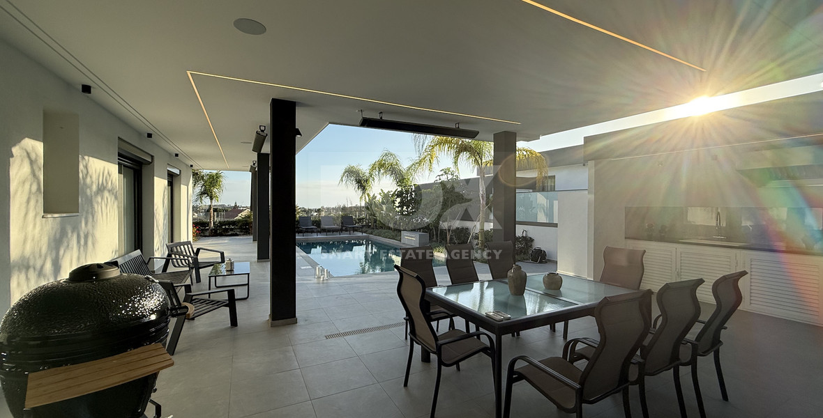 RENT LUXURY FURNISHED 4 BEDROOM BUNGALOW FULLY EQUIPPED THROUGHOUT WITH LARGE SWIMMING POOL AND BBQ AREAS.