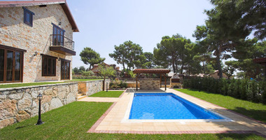 For sale Stunning Four-Bedroom Luxury House with Swimming Pool in Souni, Reduced 5% VAT