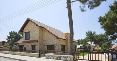 For sale Stunning Four-Bedroom Luxury House with Swimming Pool in Souni