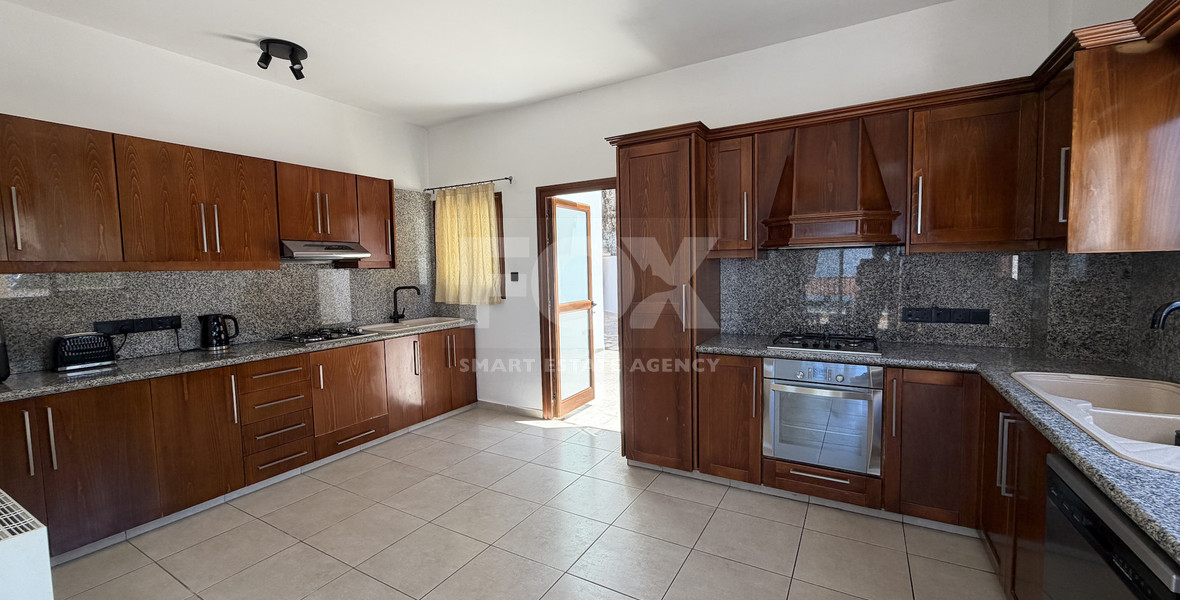 Luxury Detached four Bedroom House with unobstructed sea views and private swimming pool located in Tsada, Pafos for sale.