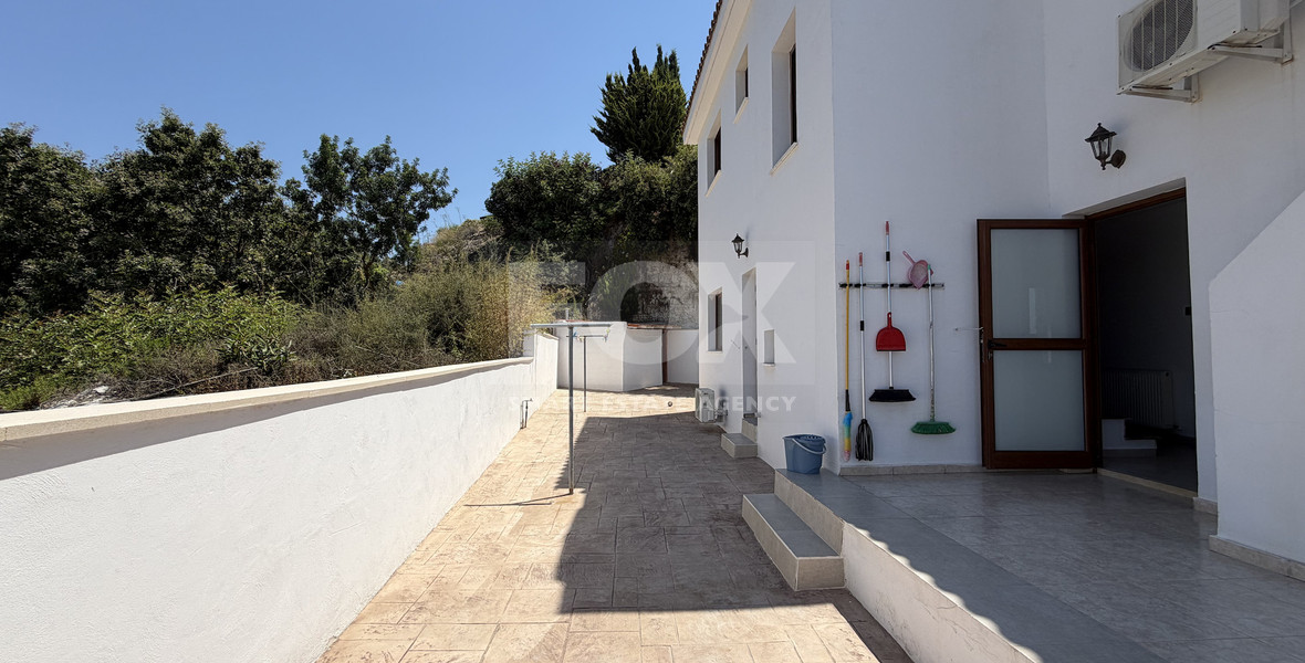 Luxury Detached four Bedroom House with unobstructed sea views and private swimming pool located in Tsada, Pafos for sale.