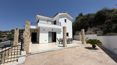 Luxury Detached four Bedroom House with unobstructed sea views and private swimming pool located in Tsada, Pafos for sale.