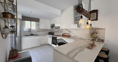 Rent: Renovated, fully furnished two bedroom ground floor apartment in the Amathusia area of Limassol, offering panoramic sea views.