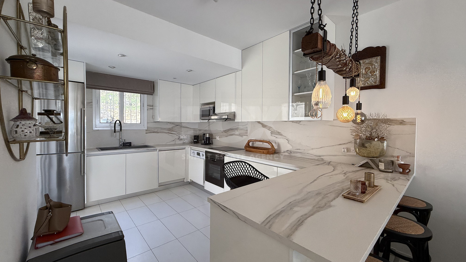 Rent: Renovated, fully furnished two bedroom ground floor apartment in the Amathusia area of Limassol, offering panoramic sea views.