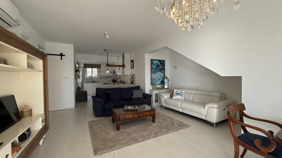 Rent: Renovated, fully furnished two bedroom ground floor apartment in the Amathusia area of Limassol, offering panoramic sea views.