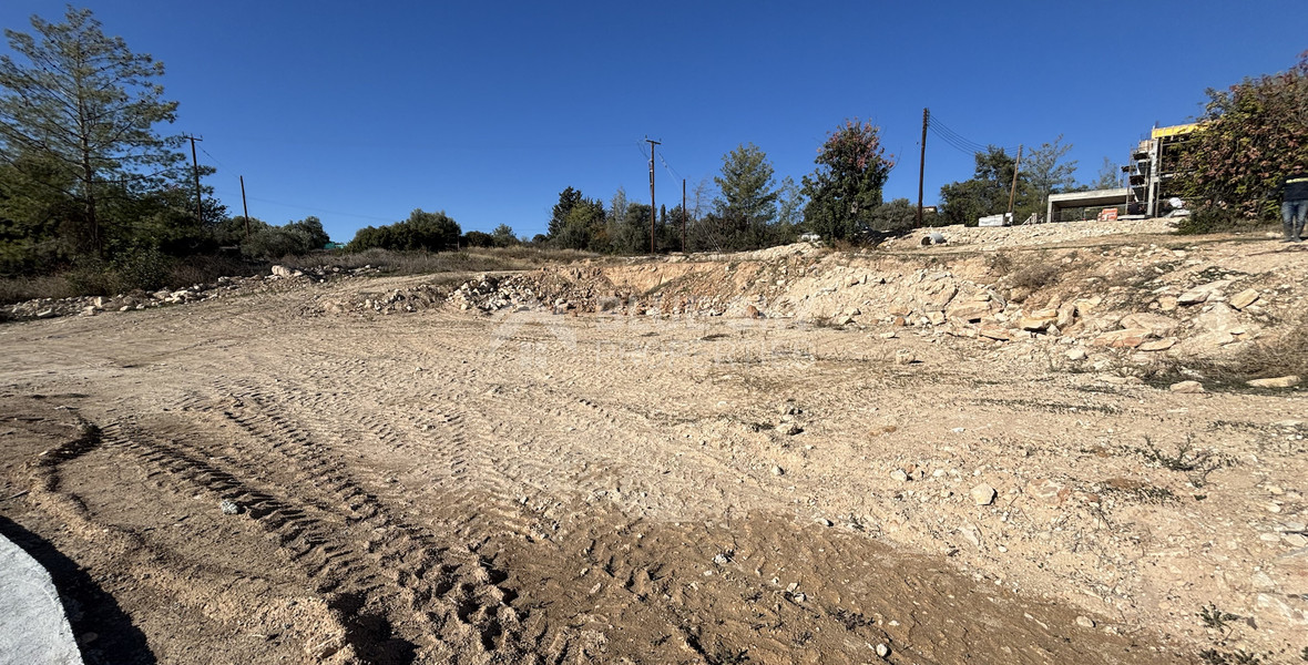 Large Building Plot for Sale in Souni Zanakia