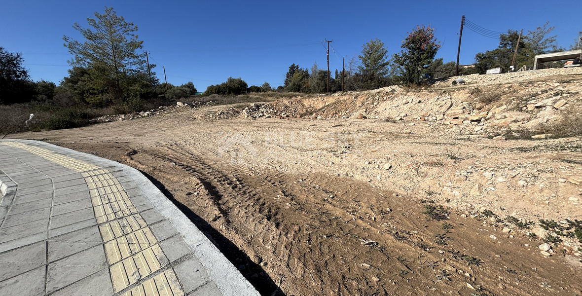 Large Building Plot for Sale in Souni-Zanakia