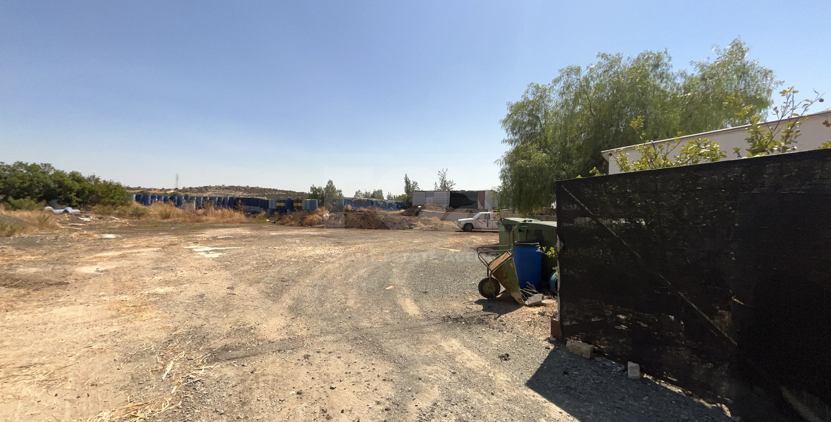 FOR RENT SPACIOUS 850 m2 WAREHOUSE ON A 2,500 m2 PLOT IN THE INDUSTRIAL AREA OF YPSONAS