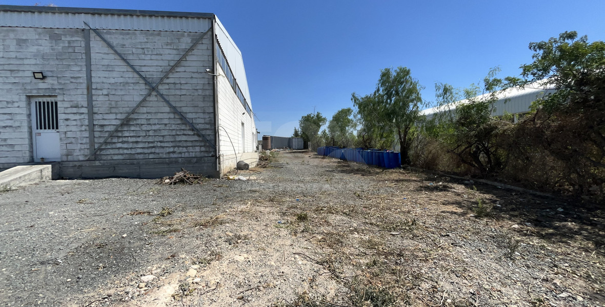 FOR RENT SPACIOUS 850 m2 WAREHOUSE ON A 2,500 m2 PLOT IN THE INDUSTRIAL AREA OF YPSONAS