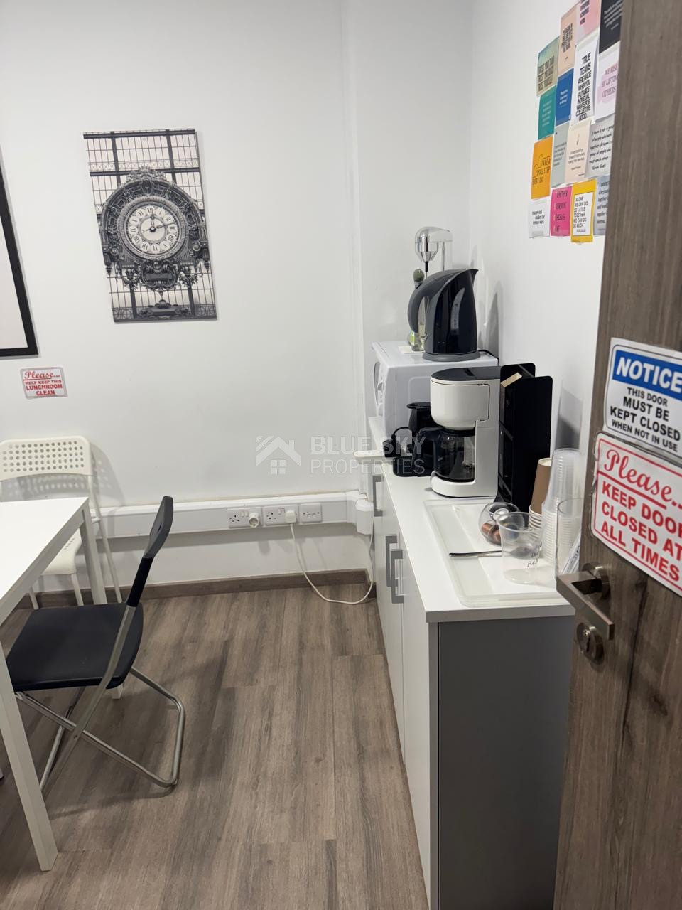 Office for Rent 250m2 in Agia Zoni