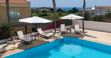 Two-Bedroom Ground Floor Apartment with Yard and Sea View in Chloraka, Paphos