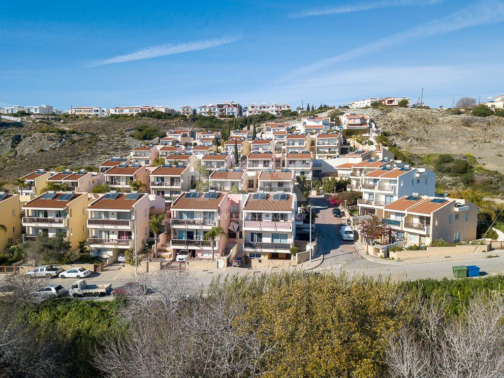 Two-Bedroom Ground Floor Apartment with Yard and Sea View in Chloraka, Paphos