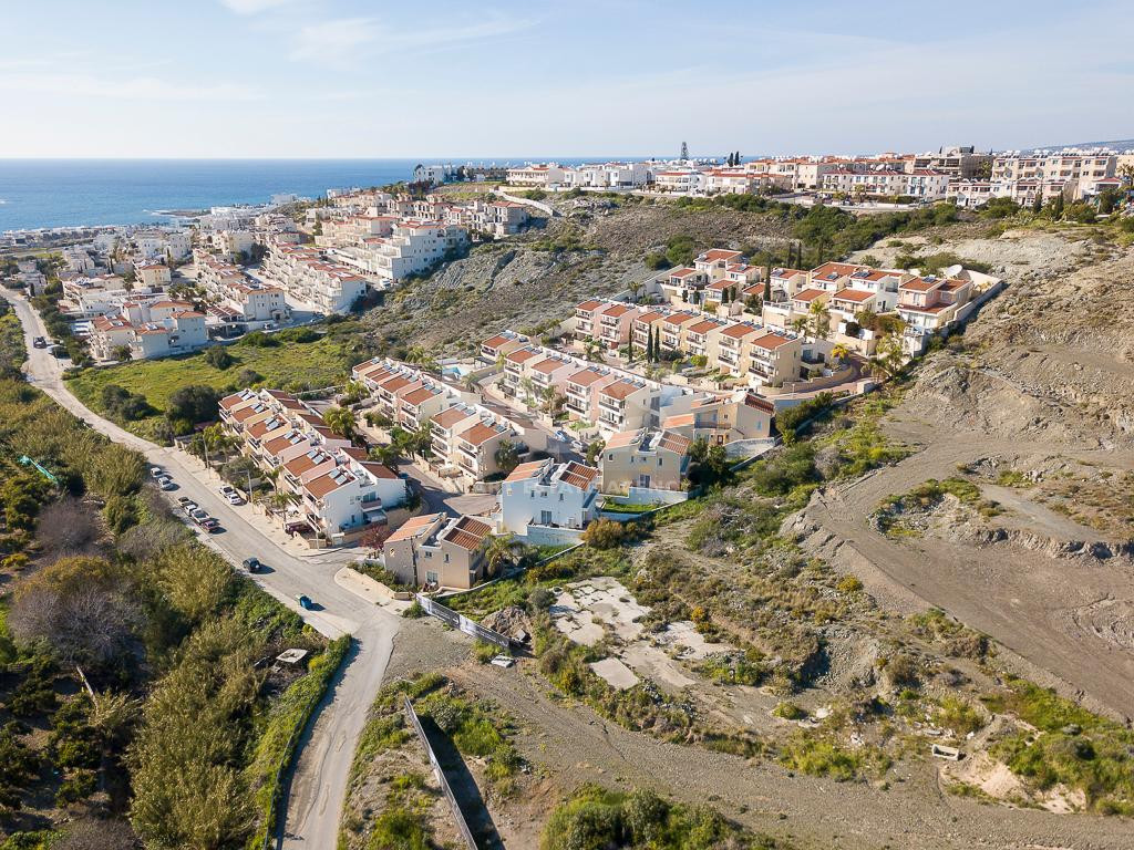 Two-Bedroom Ground Floor Apartment with Yard and Sea View in Chloraka, Paphos