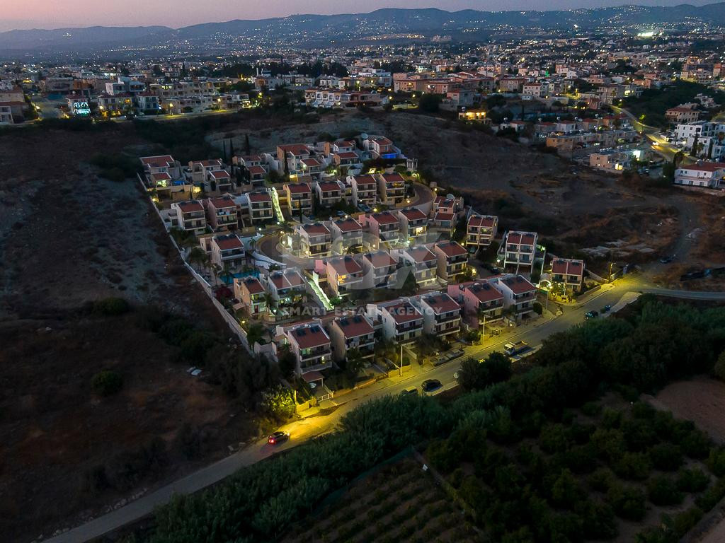 Two-Bedroom Ground Floor Apartment with Yard and Sea View in Chloraka, Paphos