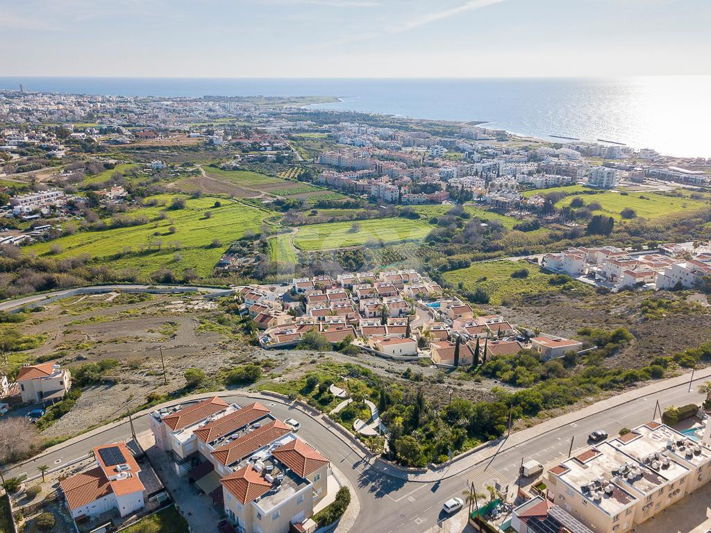 Two-Bedroom Ground Floor Apartment with Yard and Sea View in Chloraka, Paphos