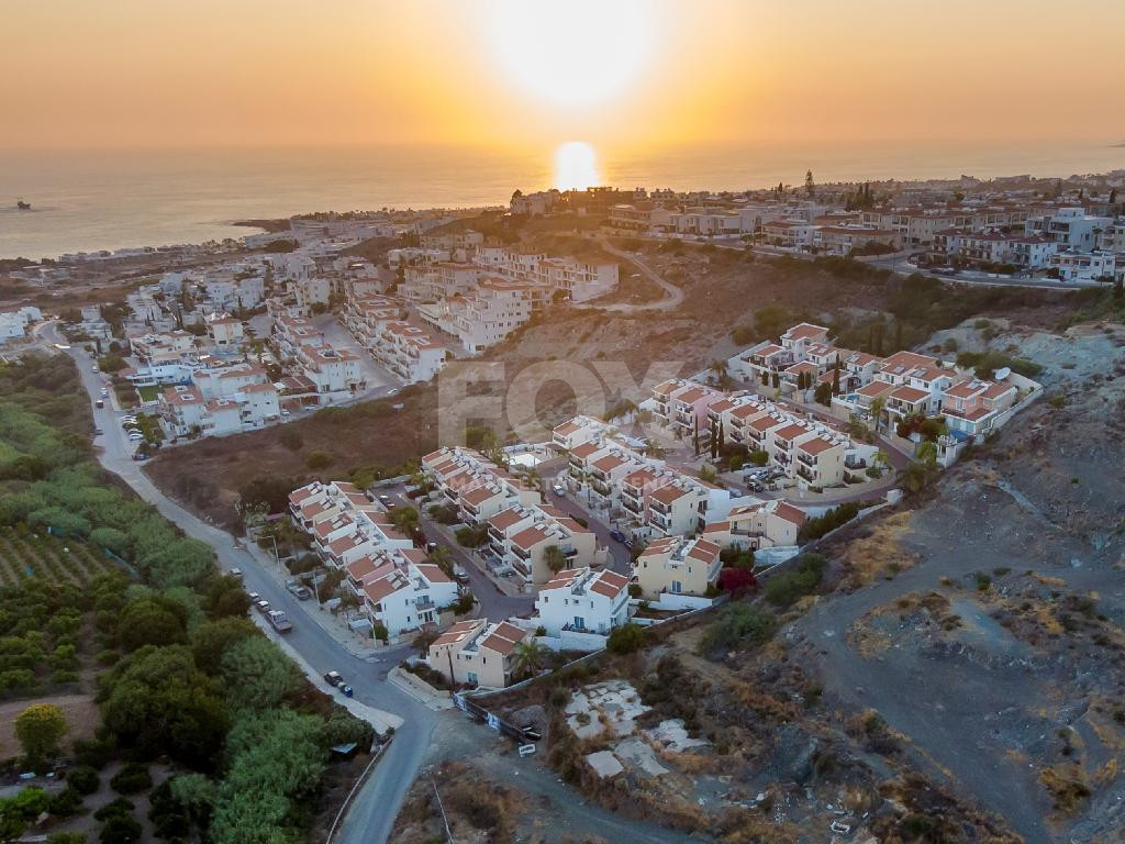 Two-Bedroom Ground Floor Apartment with Yard and Sea View in Chloraka, Paphos