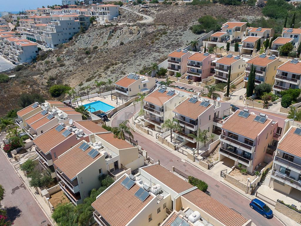 Two-Bedroom Ground Floor Apartment with Yard and Sea View in Chloraka, Paphos