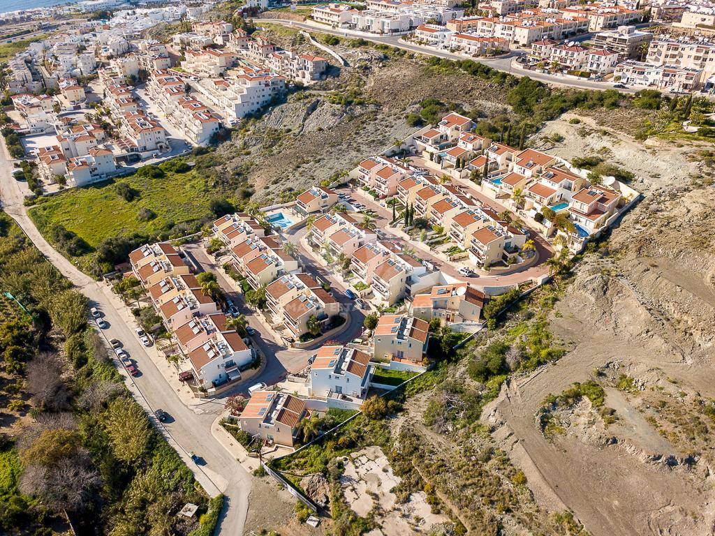 Two-Bedroom Ground Floor Apartment with Yard and Sea View in Chloraka, Paphos