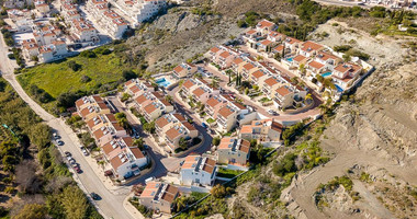 Two-Bedroom Ground Floor Apartment with Yard and Sea View in Chloraka, Paphos