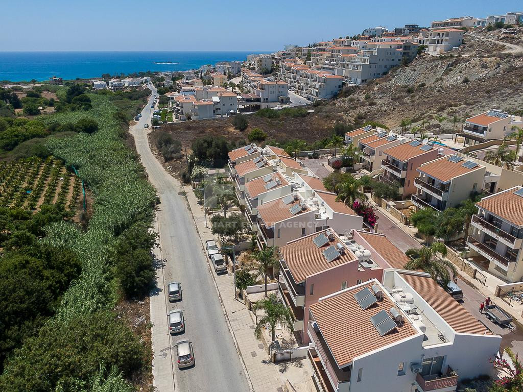 Two-Bedroom Ground Floor Apartment with Yard and Sea View in Chloraka, Paphos