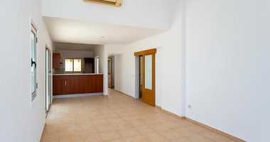 Two-Bedroom Ground Floor Apartment with Yard and Sea View in Chloraka, Paphos