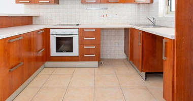 Two-Bedroom Ground Floor Apartment with Yard and Sea View in Chloraka, Paphos