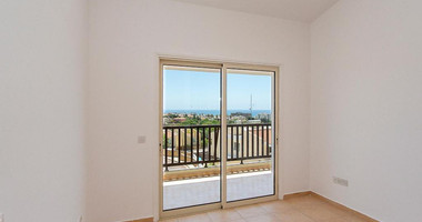 Two-Bedroom Ground Floor Apartment with Yard and Sea View in Chloraka, Paphos