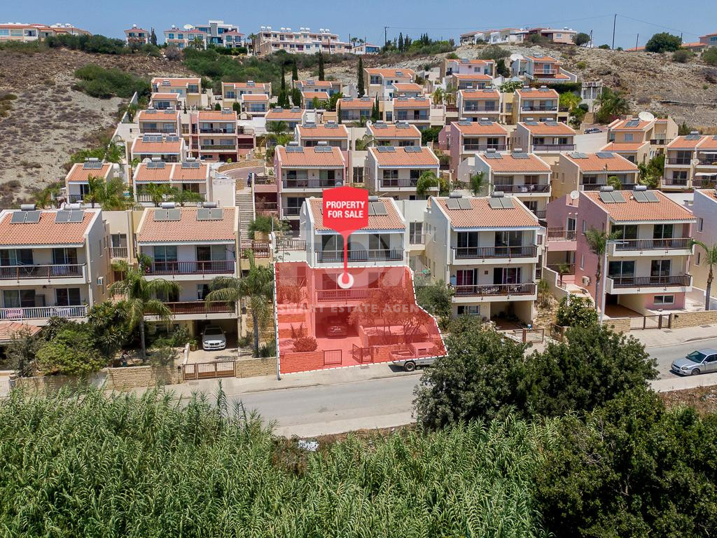 Two-Bedroom Ground Floor Apartment with Yard and Sea View in Chloraka, Paphos