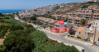 Two-Bedroom Ground Floor Apartment with Yard and Sea View in Chloraka, Paphos