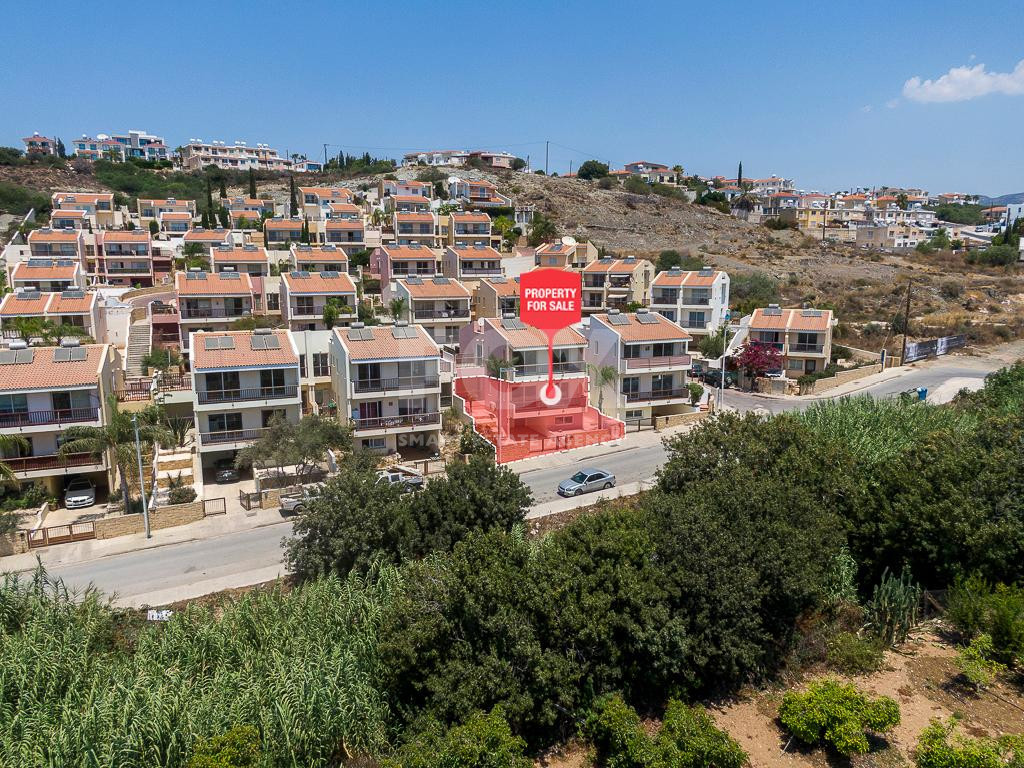 Two-Bedroom Ground Floor Apartment with Yard and Sea View in Chloraka, Paphos