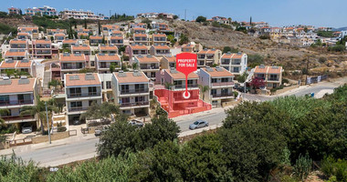 Two-Bedroom Ground Floor Apartment with Yard and Sea View in Chloraka, Paphos