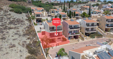 Two-Bedroom Ground Floor Apartment with Yard and Sea View in Chloraka, Paphos