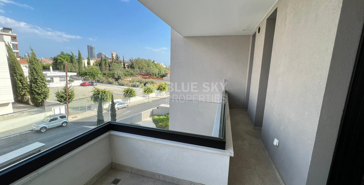 Luxurious Three Bedroom Apartment for rent in Germasogeia with Three Bathrooms and Pool