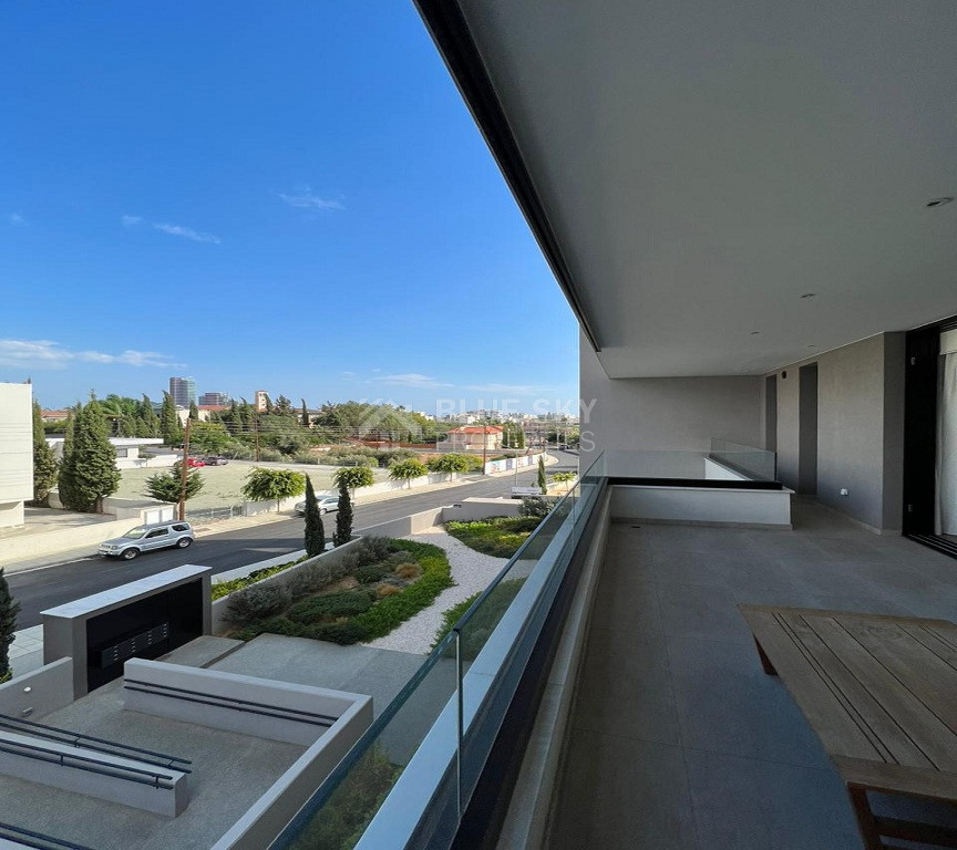 Luxurious Three Bedroom Apartment for rent in Germasogeia with Three Bathrooms and Pool