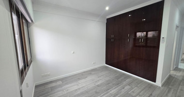 Modern Fully Furnished Three-Bedroom En-Suite Apartment in Gated Beachfront Complex: 60m to the Beach