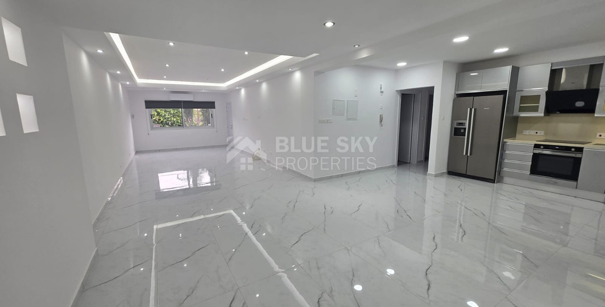 Modern Fully Furnished Three-Bedroom En-Suite Apartment in Gated Beachfront Complex: 60m to the Beach