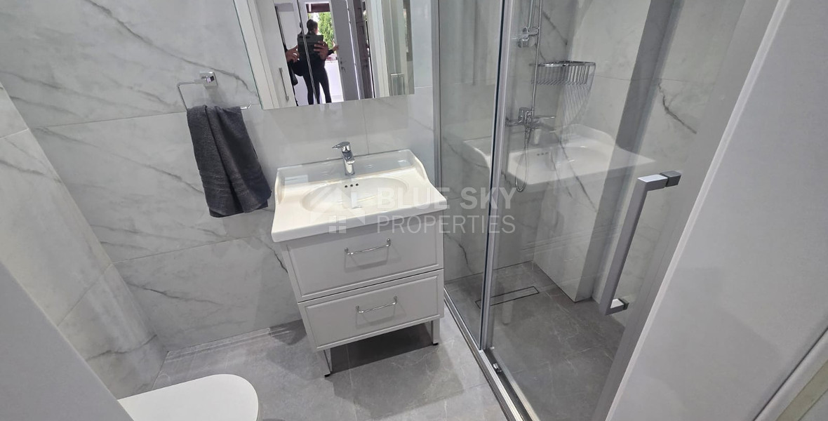 Modern Fully Furnished Three-Bedroom En-Suite Apartment in Gated Beachfront Complex: 60m to the Beach