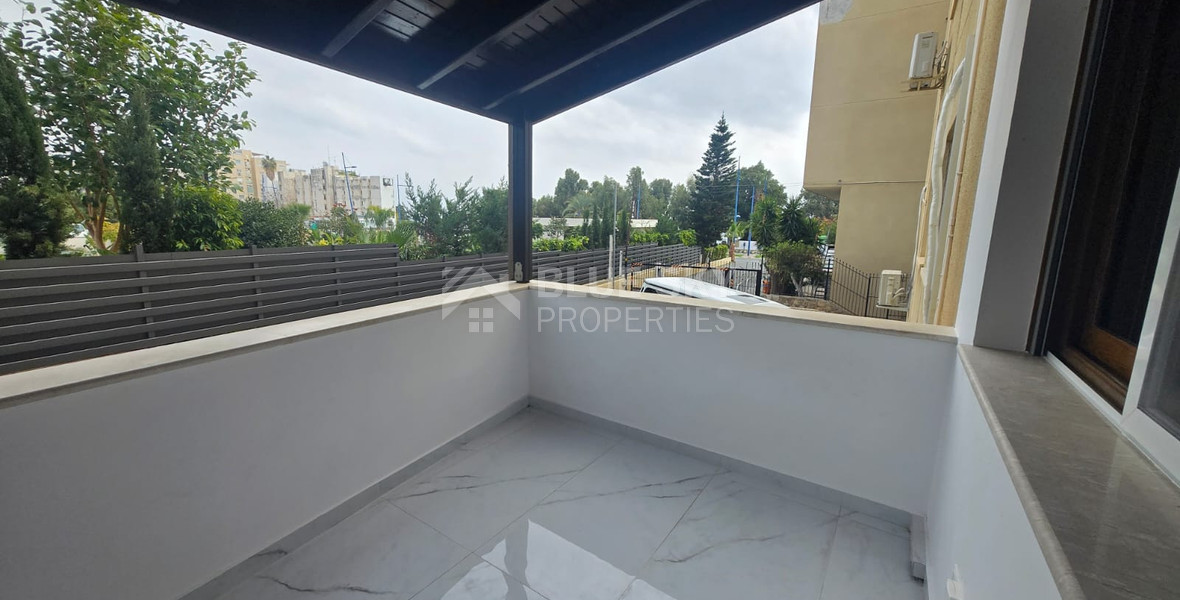 Modern Fully Furnished Three-Bedroom En-Suite Apartment in Gated Beachfront Complex: 60m to the Beach