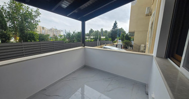 Modern Fully Furnished Three-Bedroom En-Suite Apartment in Gated Beachfront Complex: 60m to the Beach