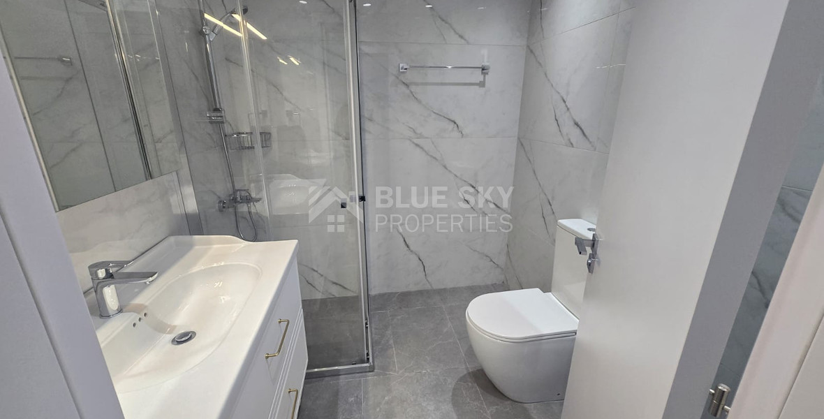 Modern Fully Furnished Three-Bedroom En-Suite Apartment in Gated Beachfront Complex: 60m to the Beach