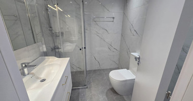 Modern Fully Furnished Three-Bedroom En-Suite Apartment in Gated Beachfront Complex: 60m to the Beach