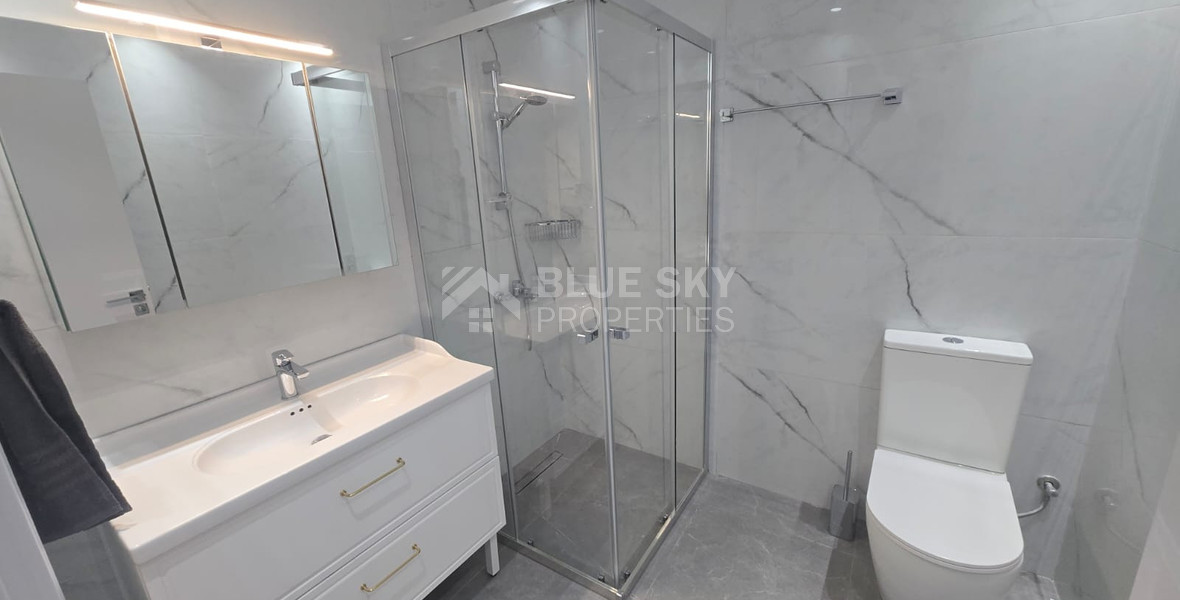 Modern Fully Furnished Three-Bedroom En-Suite Apartment in Gated Beachfront Complex: 60m to the Beach