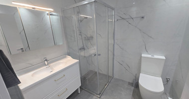 Modern Fully Furnished Three-Bedroom En-Suite Apartment in Gated Beachfront Complex: 60m to the Beach