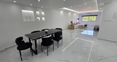 Modern Fully Furnished Three-Bedroom En-Suite Apartment in Gated Beachfront Complex: 60m to the Beach