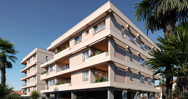 Modern 3 Bedroom Apartment with Sea View Empa