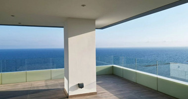 Exclusive Beachfront Living in Agios Tychonas – Four-Bedroom Full-Floor Apartment