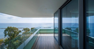 Exclusive Beachfront Living in Agios Tychonas – Four-Bedroom Full-Floor Apartment