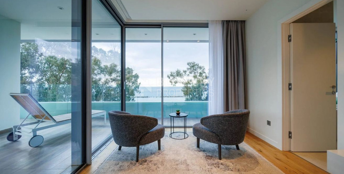 Exclusive Beachfront Living in Agios Tychonas – Four-Bedroom Full-Floor Apartment