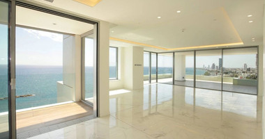 Exclusive Beachfront Living in Agios Tychonas – Four-Bedroom Full-Floor Apartment