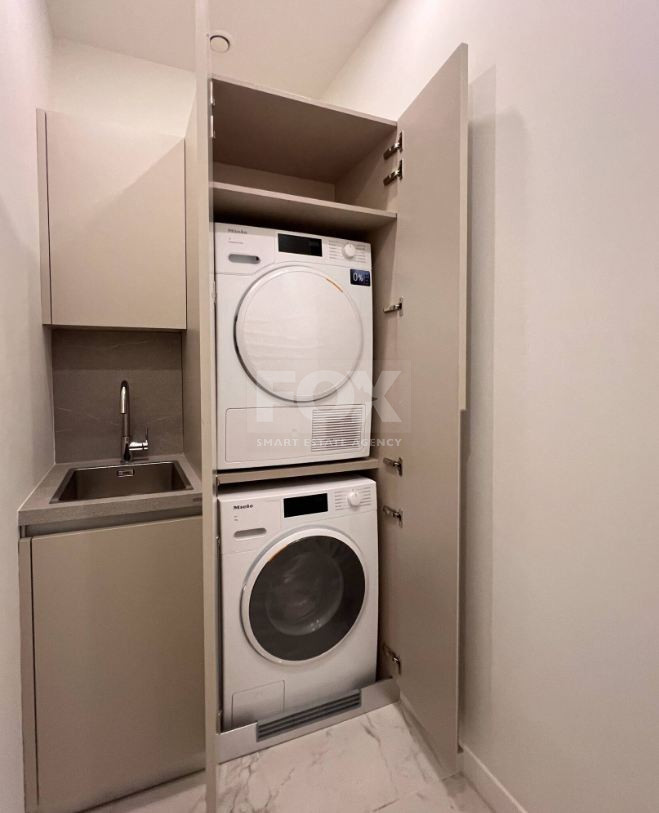 Exclusive Beachfront Living in Agios Tychonas – Four-Bedroom Full-Floor Apartment